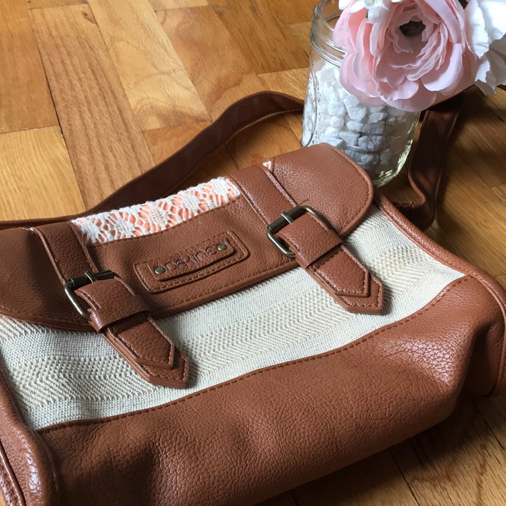 Dakine cross body purse
